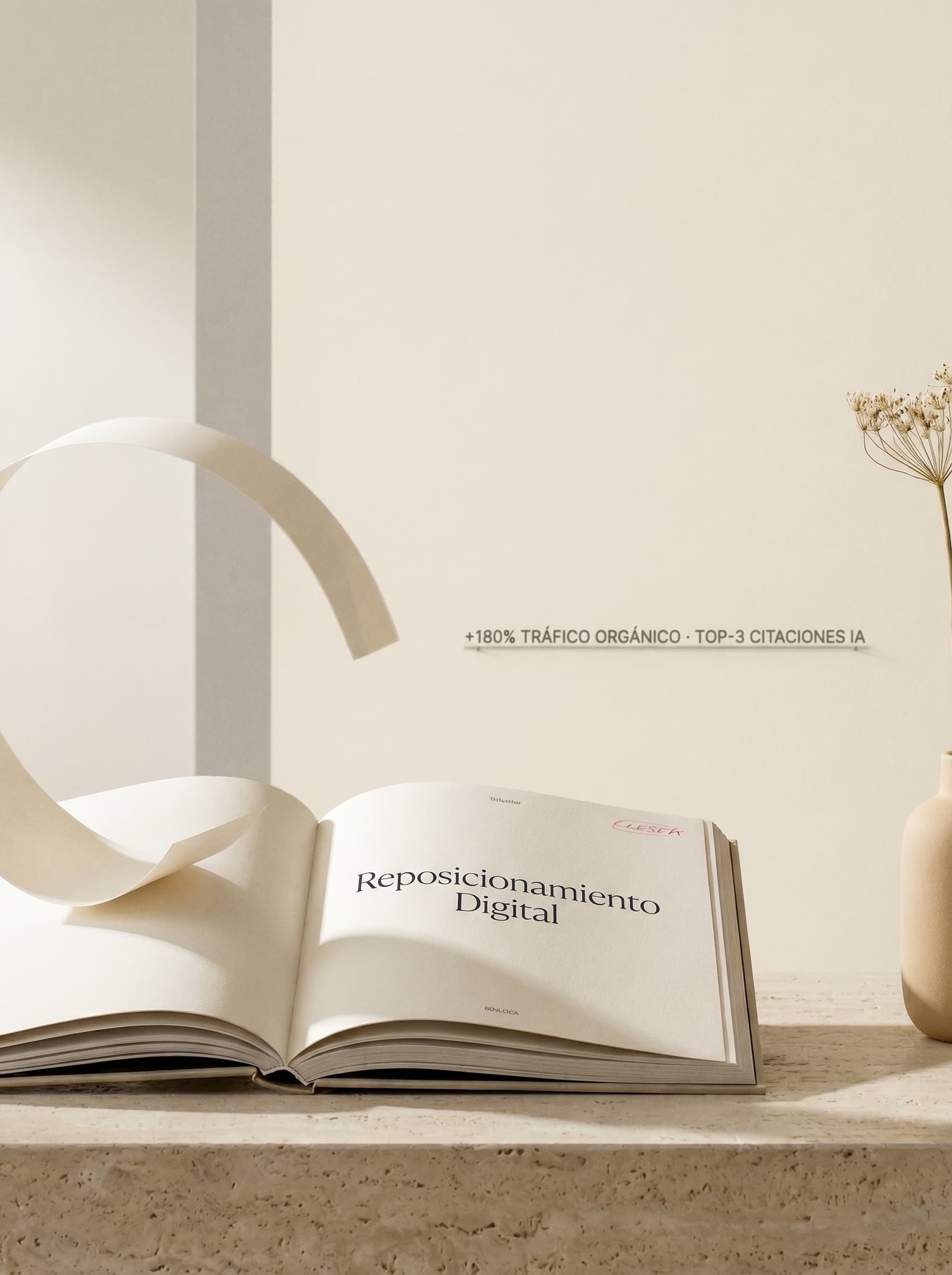 Bodegón editorial sobre travertino: libro abierto y ribbon de papel suspendido — caso reposicionamiento digital y conector de innovación.